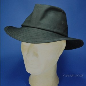 Chapeau imperméable noir homme et femme