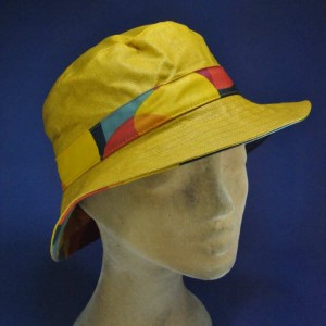 Chapeau de pluie imperméable multicolore moutarde femme