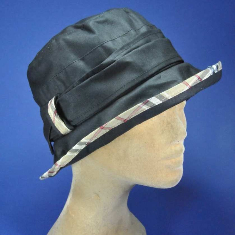 Chapeaux de pluie femme uni noir en vinyle et son cordon réglable