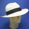 MONTECRISTI Chapeau Panama super fino fedora homme et femme :  garniture - gros grain plissé, couleur - blanchi, Mixte - Homme et Femme, taille - M.57-58 cm