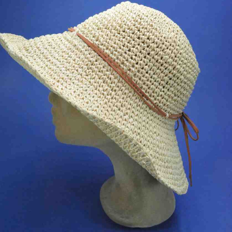 Chapeau cloche, couleur naturelle, en paille macramé