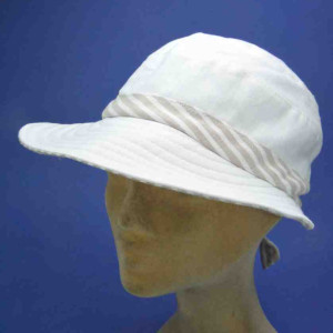 Casquette blanche longue visière souple en lin et coton pour femme