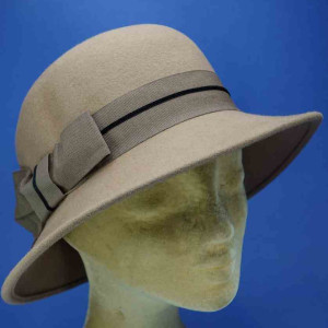 chapeau cloche rétro feutre de laine femme beige