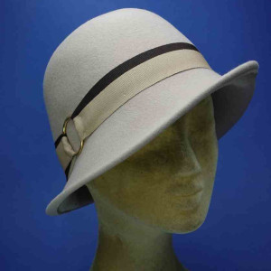 chapeau cloche feutre de laine retro femme bords asymétriques beige