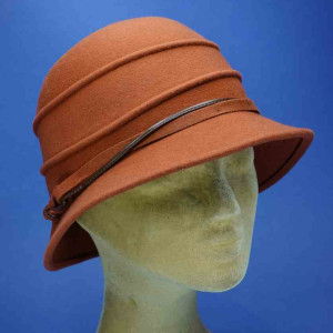 chapeau cloche feutre de laine retro femme bords avant et arrière asymétriques rouille