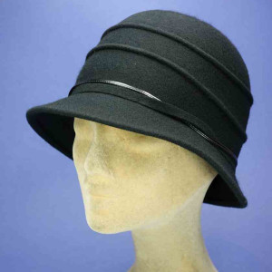 chapeau cloche feutre de laine retro femme bords avant et arriére asymétriques noir